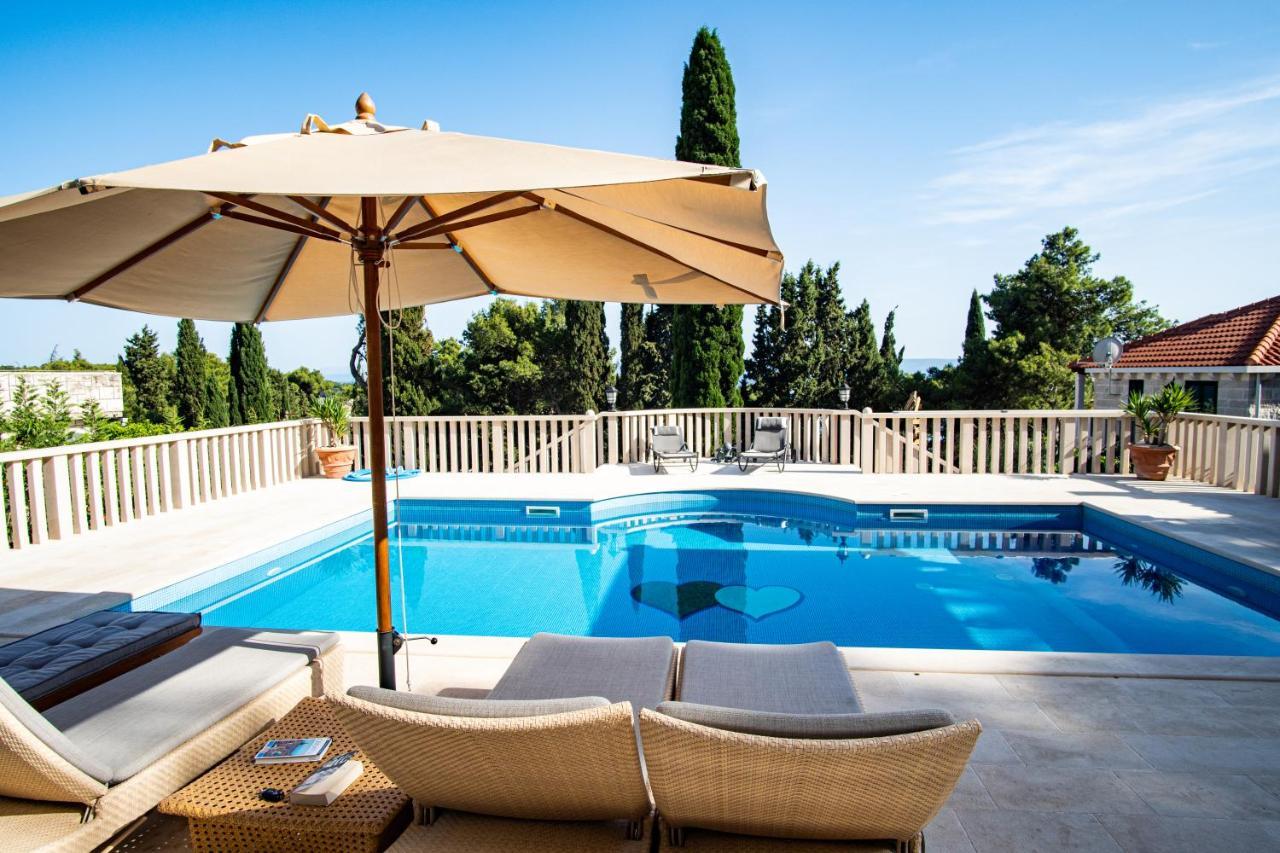 Ursa Minor Villa Sumartin Exterior photo