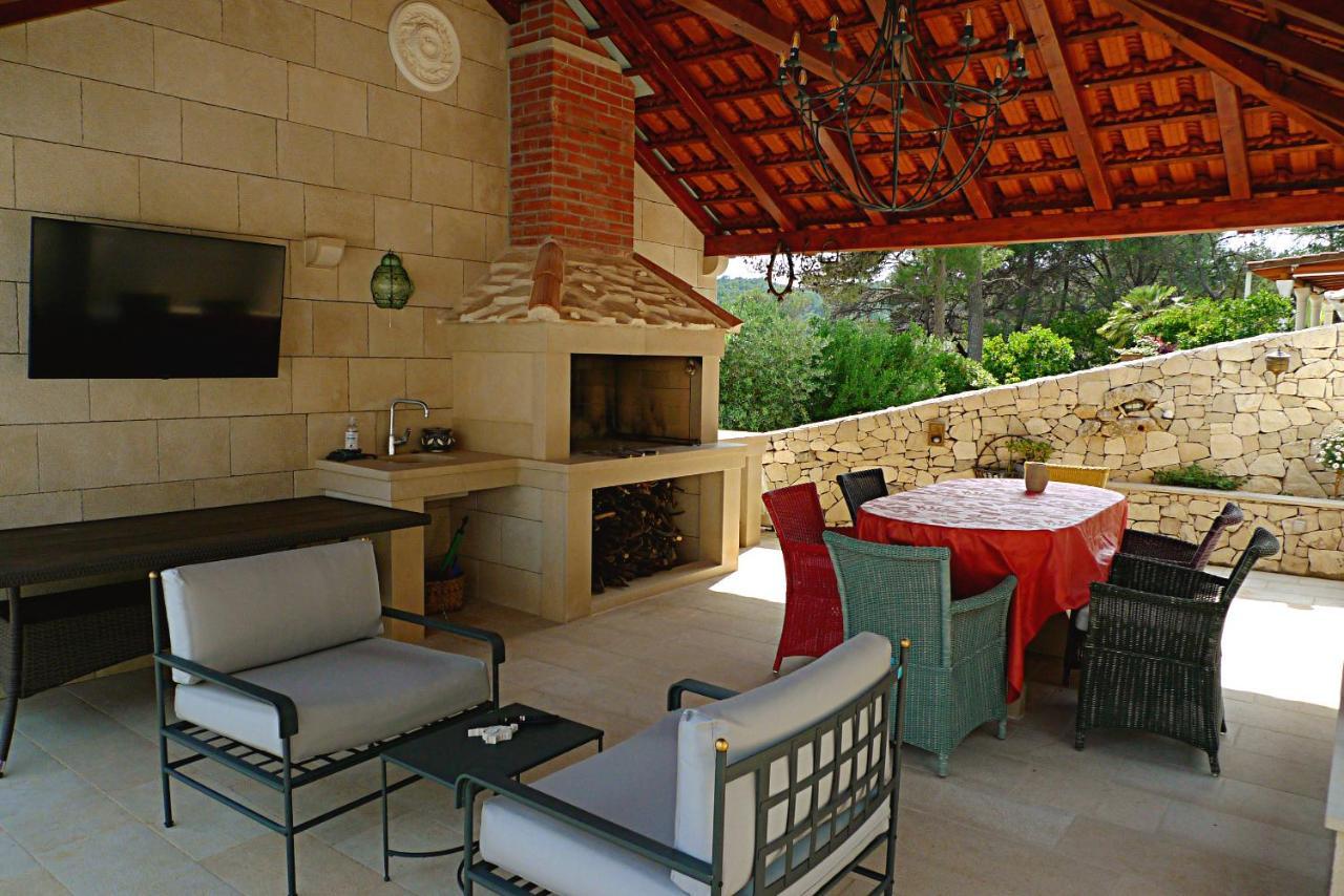 Ursa Minor Villa Sumartin Exterior photo