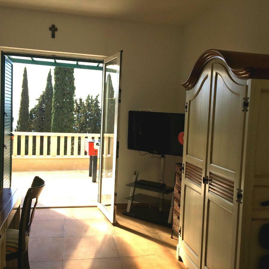 Ursa Minor Villa Sumartin Exterior photo